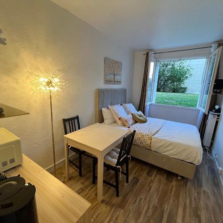 Studio Situe A 5 Min Du Chateau De Versailles Et Stationnement Gratuit Exterior photo