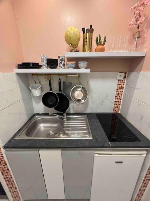 Studio Situe A 5 Min Du Chateau De Versailles Et Stationnement Gratuit Exterior photo
