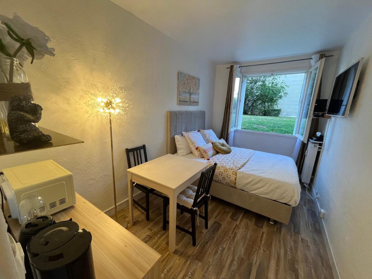Studio Situe A 5 Min Du Chateau De Versailles Et Stationnement Gratuit Exterior photo