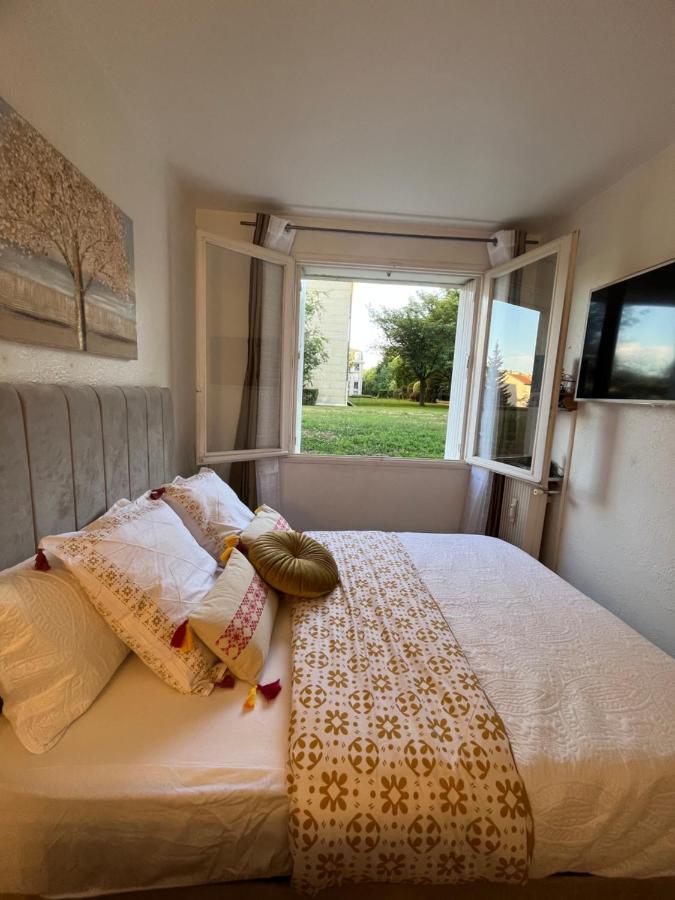 Studio Situe A 5 Min Du Chateau De Versailles Et Stationnement Gratuit Exterior photo